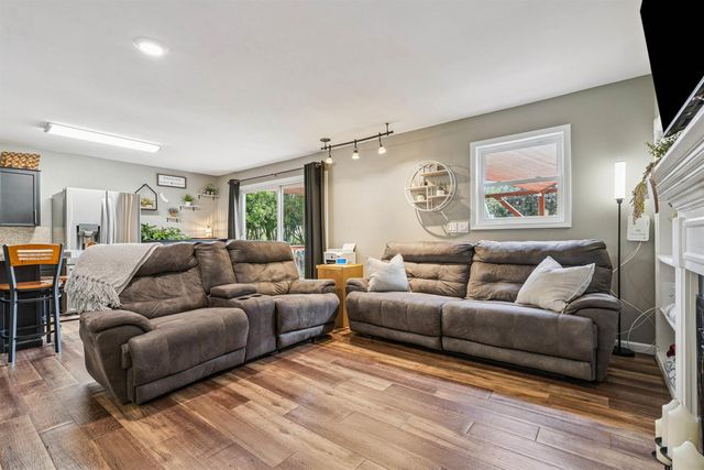 1022 Hilltop Road, Waterloo, IA 50701