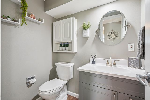 1022 Hilltop Road, Waterloo, IA 50701