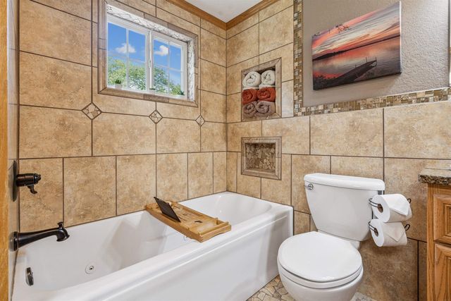 1022 Hilltop Road, Waterloo, IA 50701