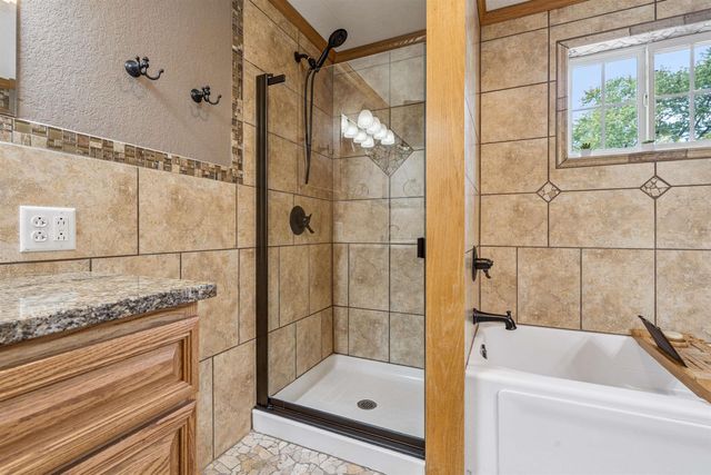 1022 Hilltop Road, Waterloo, IA 50701