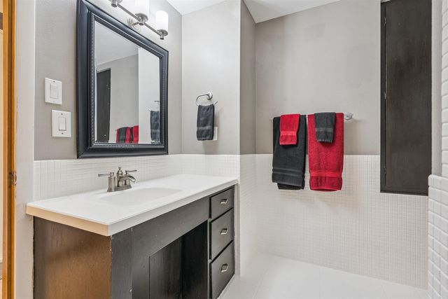 1022 Hilltop Road, Waterloo, IA 50701