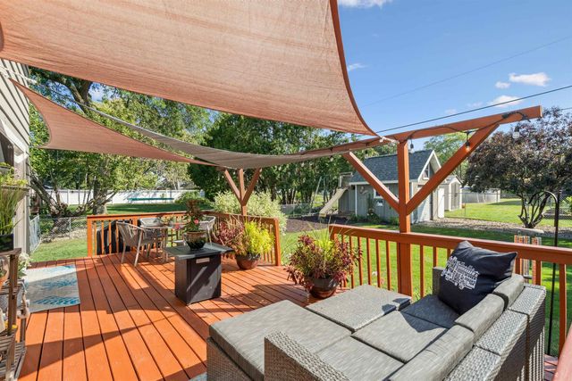 1022 Hilltop Road, Waterloo, IA 50701