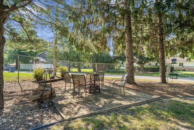 1022 Hilltop Road, Waterloo, IA 50701