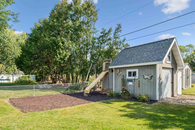 1022 Hilltop Road, Waterloo, IA 50701