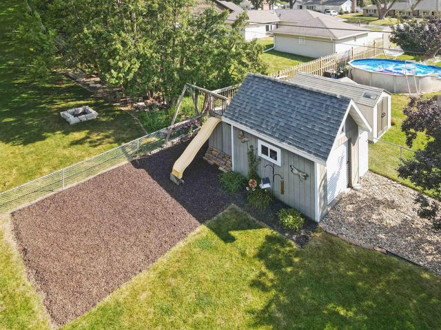 1022 Hilltop Road, Waterloo, IA 50701