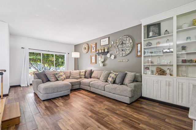 1022 Hilltop Road, Waterloo, IA 50701