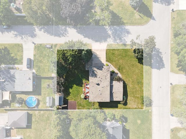 1022 Hilltop Road, Waterloo, IA 50701