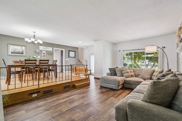 1022 Hilltop Road, Waterloo, IA 50701