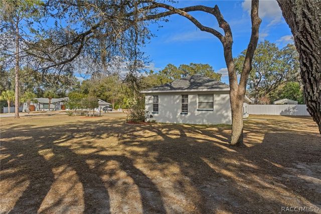 1380 E Silver Thorn Loop, Hernando, FL 34442