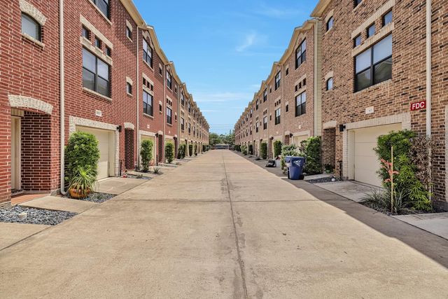 648 Westcross Street 801, Houston, TX 77018