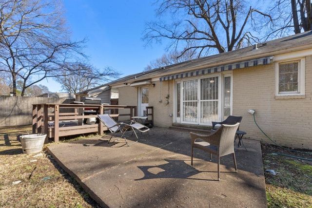 1027 COLONIAL RD, Memphis, TN 38117