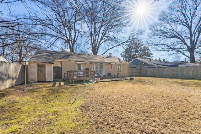 1027 COLONIAL RD, Memphis, TN 38117