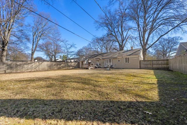 1027 COLONIAL RD, Memphis, TN 38117