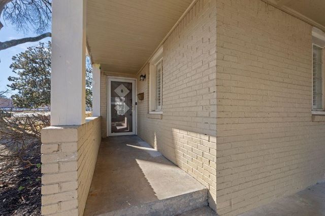 1027 COLONIAL RD, Memphis, TN 38117