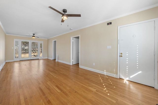 1027 COLONIAL RD, Memphis, TN 38117