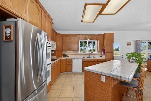 29765 E Chapman Way, Escalon, CA 95320