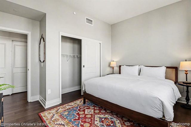 1 Park Avenue 1711, Detroit, MI 48226