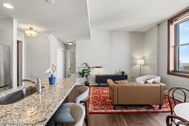 1 Park Avenue 1711, Detroit, MI 48226