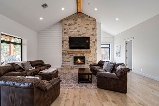 202 Ravenridge Rd, Summertown, TN 38483