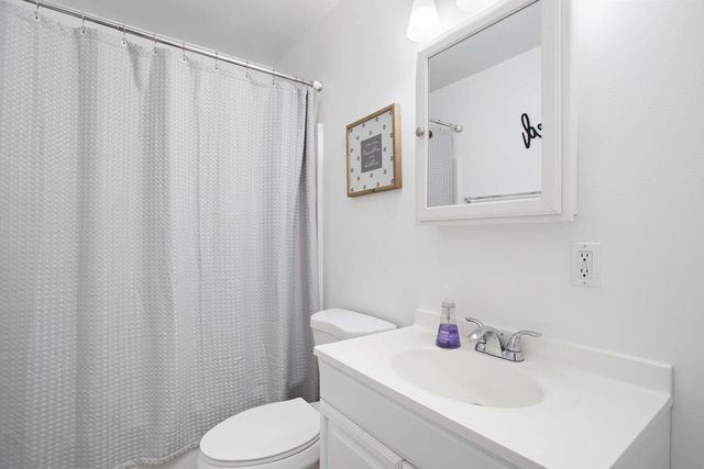 1806 La Jolla Dr, Stockton, CA 95204