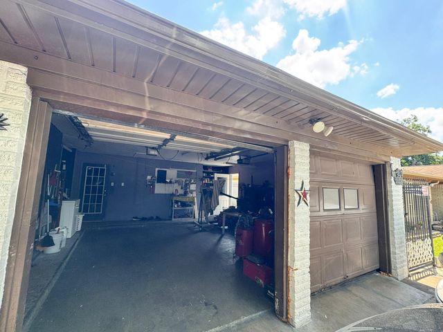 9018 Lazy River Lane, Houston, TX 77088