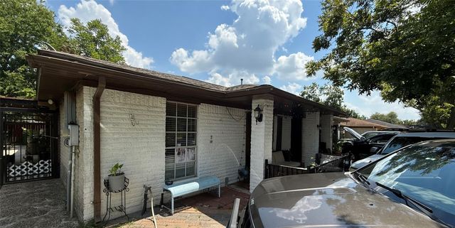 9018 Lazy River Lane, Houston, TX 77088