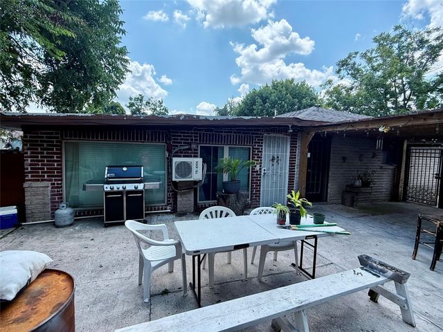 9018 Lazy River Lane, Houston, TX 77088