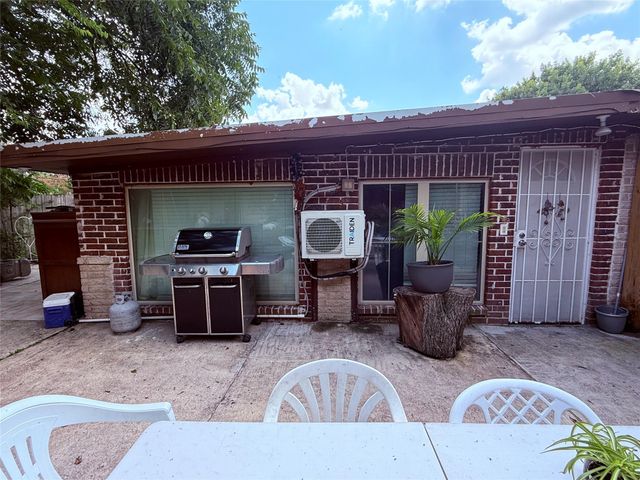 9018 Lazy River Lane, Houston, TX 77088