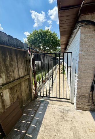 9018 Lazy River Lane, Houston, TX 77088