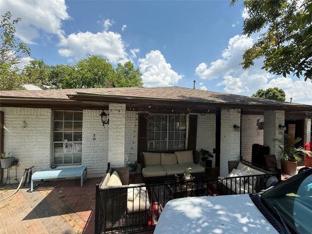 9018 Lazy River Lane, Houston, TX 77088