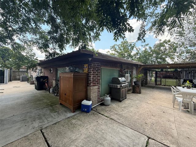 9018 Lazy River Lane, Houston, TX 77088