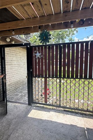 9018 Lazy River Lane, Houston, TX 77088