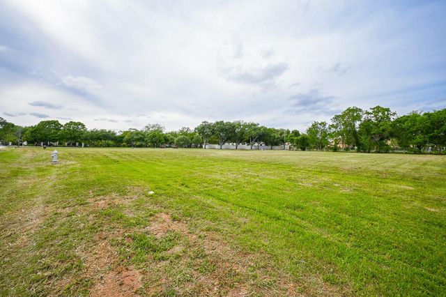1307 Horseshoe Drive, Sugar Land, TX 77478