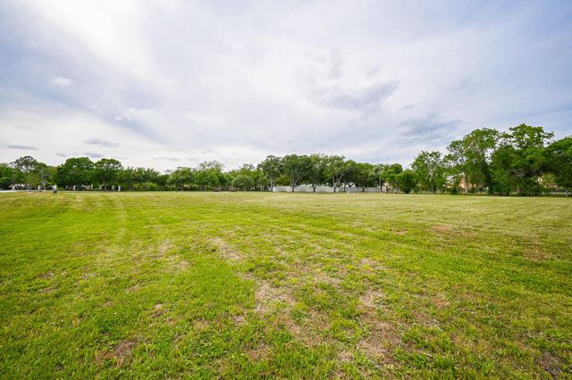 1307 Horseshoe Drive, Sugar Land, TX 77478