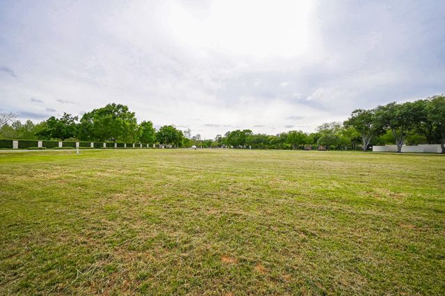 1307 Horseshoe Drive, Sugar Land, TX 77478