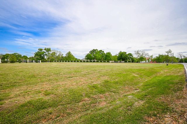 1307 Horseshoe Drive, Sugar Land, TX 77478