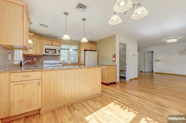 336 Lakeview Avenue, Ringwood, NJ 07456