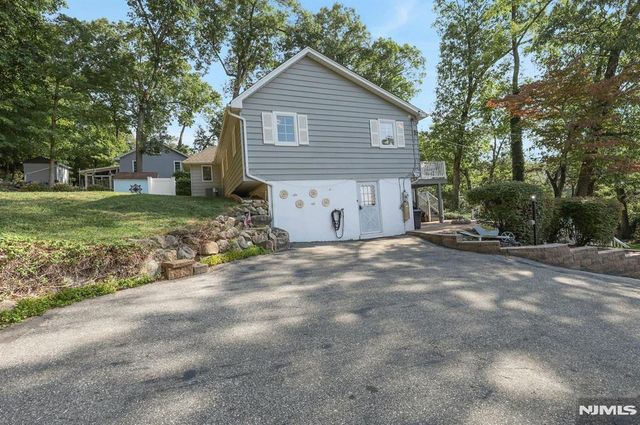 336 Lakeview Avenue, Ringwood, NJ 07456