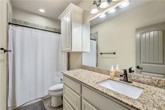 1486 Buena Vista, College Station, TX 77845