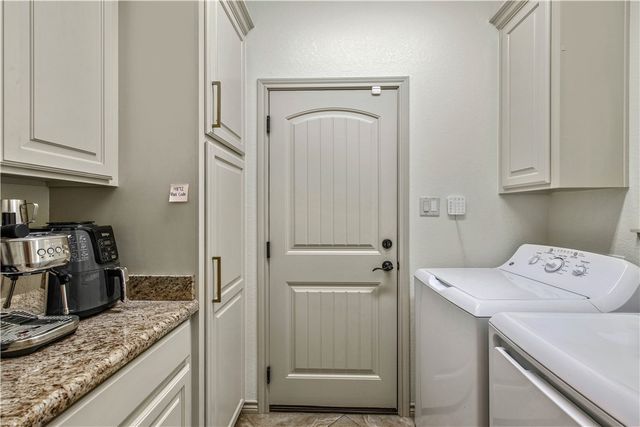 1486 Buena Vista, College Station, TX 77845