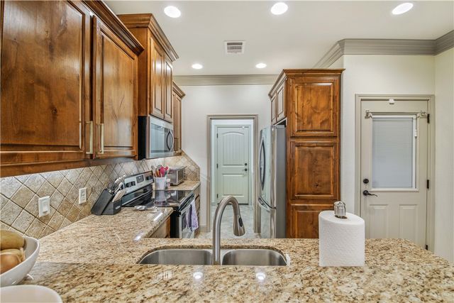 1486 Buena Vista, College Station, TX 77845