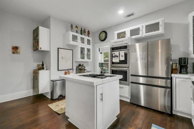 307 N Edgefield Avenue, Dallas, TX 75208