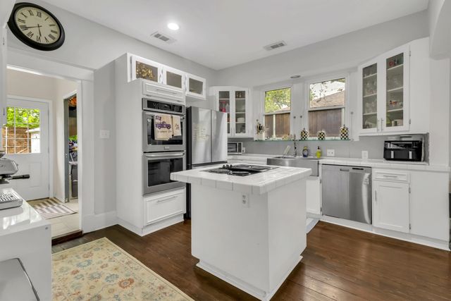 307 N Edgefield Avenue, Dallas, TX 75208