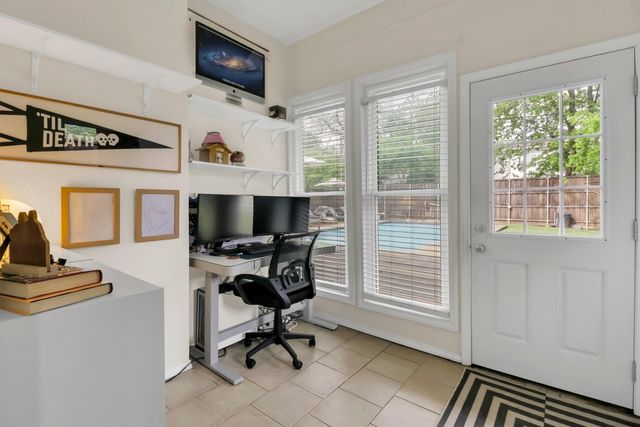 307 N Edgefield Avenue, Dallas, TX 75208