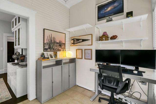 307 N Edgefield Avenue, Dallas, TX 75208