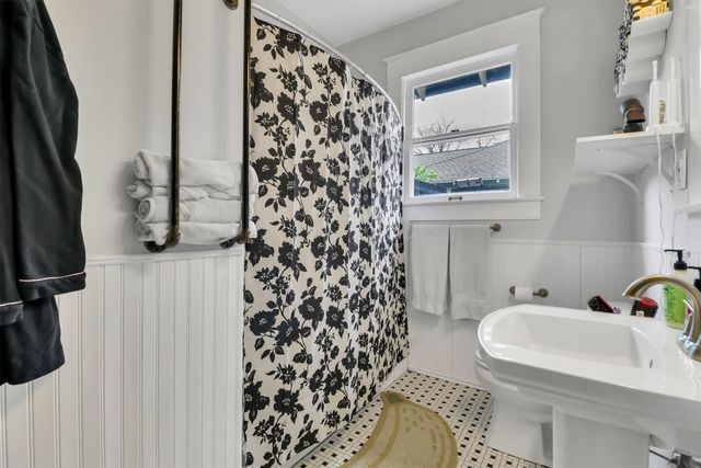 307 N Edgefield Avenue, Dallas, TX 75208