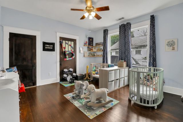 307 N Edgefield Avenue, Dallas, TX 75208