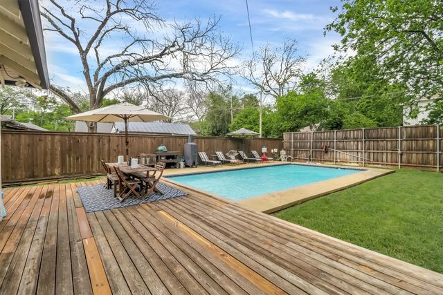 307 N Edgefield Avenue, Dallas, TX 75208