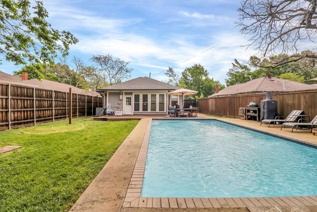 307 N Edgefield Avenue, Dallas, TX 75208