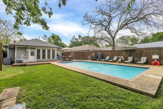 307 N Edgefield Avenue, Dallas, TX 75208